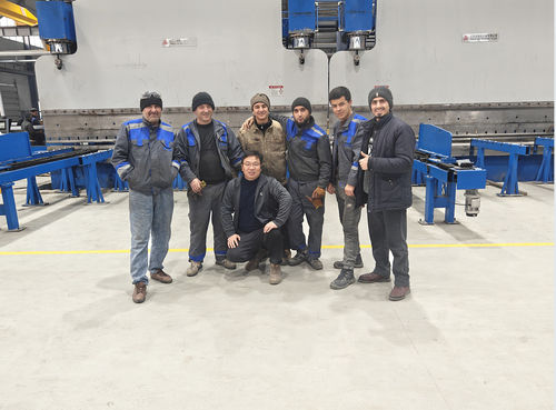 2-WE67K-600-6500 CNC tandem press brake dipasang di Mesir (Al-Babtain P&T Co & AI-Babtain LeBLANC)