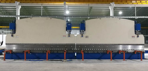 CNC TANDEM HYDRAULIC PRESS BREAK MODEL: 2-WE67K-400/7000