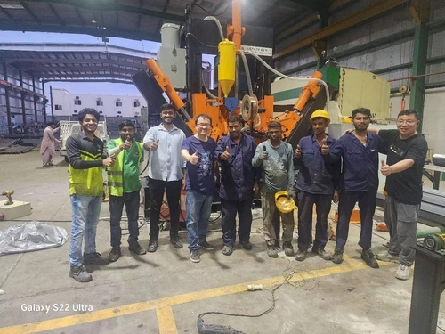 Latest company news about CMC Machinery menginstal dan mengoperasikan mesin pengelasan tiang tertutup di UEA dengan sukses besar