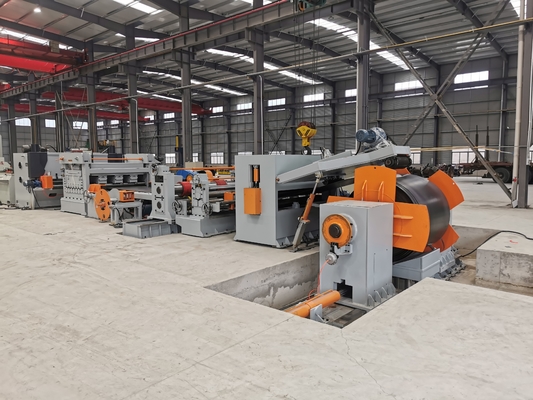 Tiang lampu 8m dipotong memanjang garis garis slitting lancip