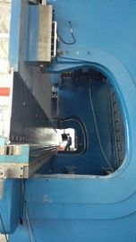 kedalaman tenggorokan 1000mm CNC hidraulik menekan rem untuk membuat tiang cahaya