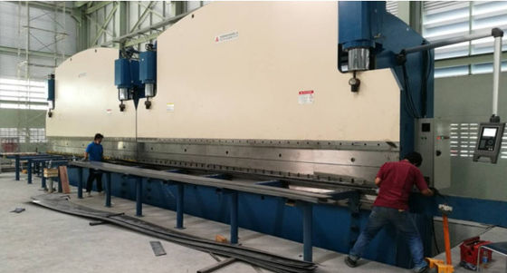 2-WE67K-400/7000 CNC Tandem Hydraulic Press Brake Untuk Membuat Pole Light High Mast