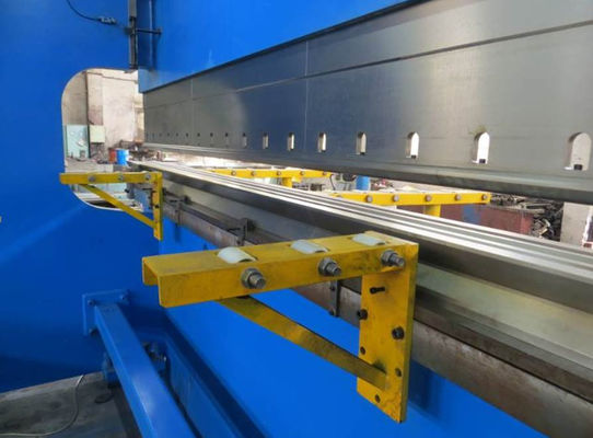 Heavy Duty Metalworking CNC Hydraulic Press Brake dengan kapasitas tangki minyak 400L 200T Max. Tekanan dan Stroke yang disesuaikan