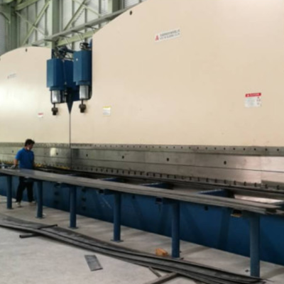 2-WE67K-400/7000 CNC Tandem Press Brake 400T 7m untuk Mast Pole Light