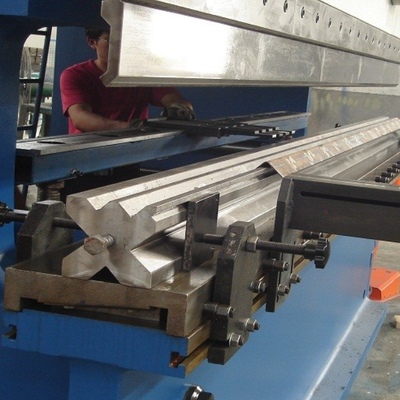 Mesin Rem Tekan Hidrolik Tandem CNC 2×320T dengan Sistem Kontrol DA53T