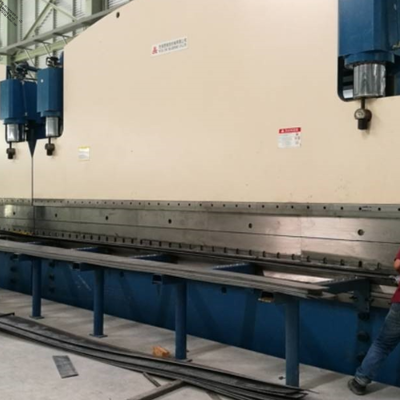 CNC Tandem Hydraulic Press Brake dengan tenaga kerja 320 ton dan panjang meja 6000 mm dengan Sistem CNC DELEM DA53T