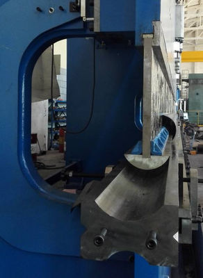 Tiang Lampu Kerucut Dan Segi Delapan CNC Mesin Press Rem Hidrolik