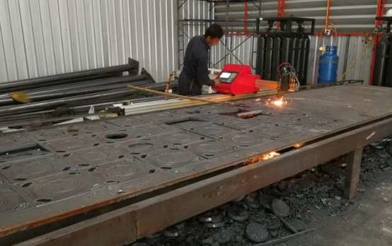 CNC portabel Flame Cutting mesin, Mesin tiang lampu untuk memotong tiang lampu pelat dasar