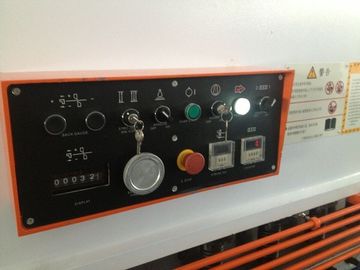 Kinerja yang handal, geser Hydraulic Machine untuk plat baja yang dipotong 8 × 5000